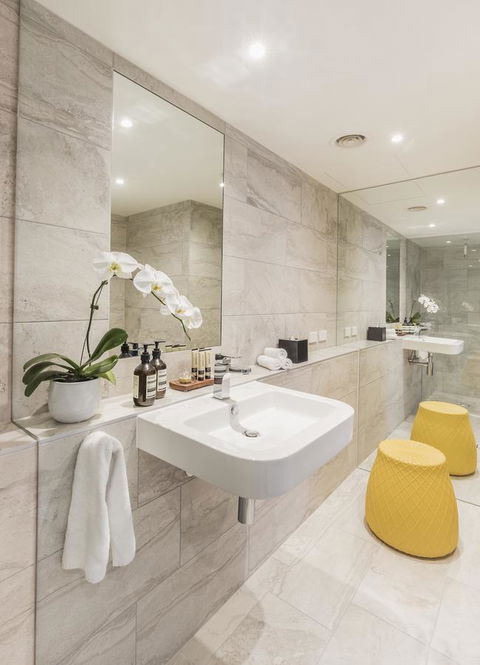 Quay West Suites Melbourne - Accommodation 4U 4