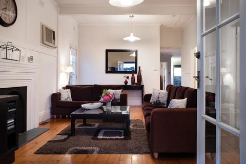 Churchills - Accommodation 4U 7