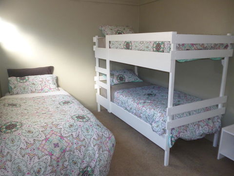 HogmortHomes Neale Street - Accommodation 4U 5