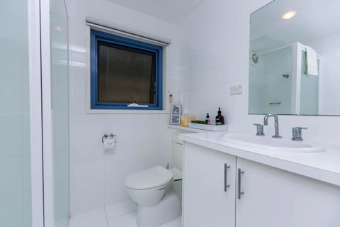 The Waterfront Apartment - Accommodation 4U 11