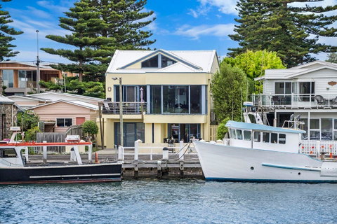 The Waterfront Apartment - Accommodation 4U 3
