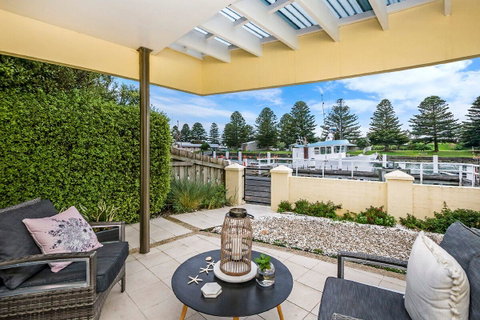 The Waterfront Apartment - Accommodation 4U 0