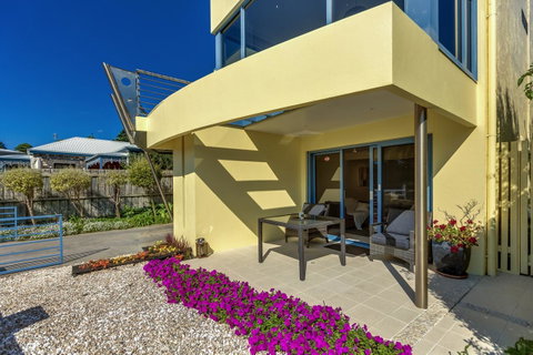 The Waterfront Apartment - Accommodation 4U 4