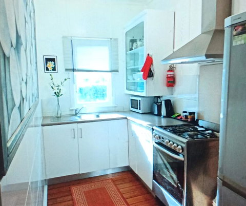 The Boathouse A 3 Bedroom House - Accommodation 4U 2