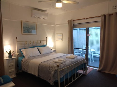 The Boathouse A 3 Bedroom House - Accommodation 4U 1