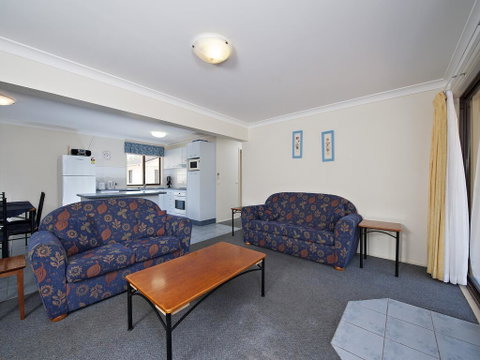 The Breakers, 16B Government Road - Accommodation 4U 1
