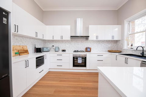 The Byng House Grand And Central, Entertain 12 - Accommodation 4U 1