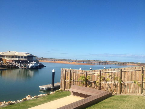 The Carnarvon Luxury Canal Home - Accommodation 4U 2