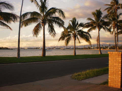 The Carnarvon Luxury Canal Home - Accommodation 4U 1