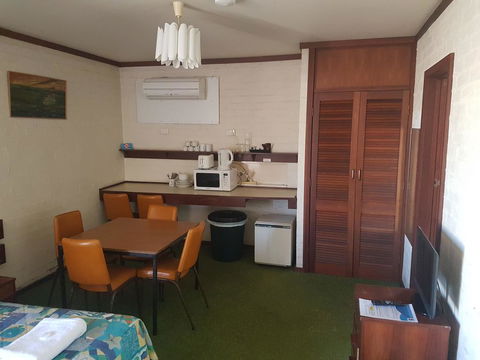 The Club Hotel - Accommodation 4U 1