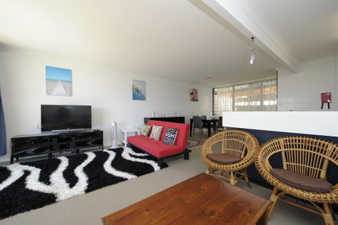 The Crest Unit 5 - Shoal Bay - Accommodation 4U 1