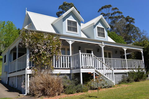 The Doll's House - Charming 2 Bedroom Cottage Just A Short Walk From The Village - Accommodation 4U 0