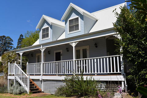 The Doll's House - Charming 2 Bedroom Cottage Just A Short Walk From The Village - Accommodation 4U 1
