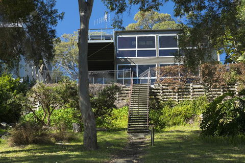 The Folly - Accommodation 4U 0