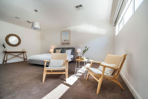 The Grand Oasis - Pool - Wifi - Mins From Beach - Accommodation 4U 2