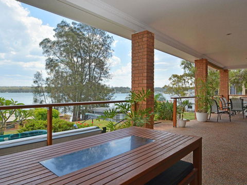 The House On The Lake @ Fishing Point, Lake Macquarie - Honestly Put The Line In And Catch Fish - Accommodation 4U 0