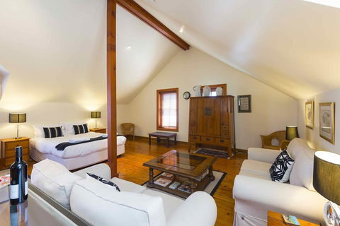 The Mews Studio - Accommodation 4U 2