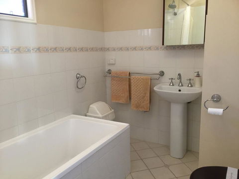 The Nosh & Nod - Howick Street - Accommodation 4U 1