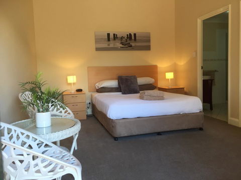 The Nosh & Nod - Howick Street - Accommodation 4U 0