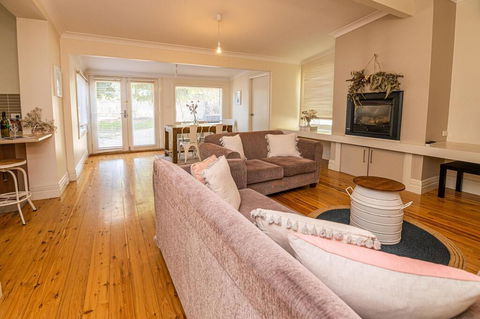The Pearl On Prince  Stylish Cottage, CBD, Wifi - Accommodation 4U 1