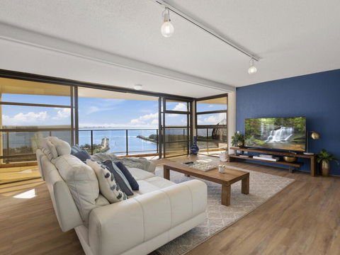 The Penthouse @ Point Cartwright - INSTANT HOTEL WINNER 2019 - Accommodation 4U 1