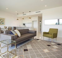 The Princess Bride - Executive 3BR Bulimba Apartment with Balcony in Central Location - Accommodation 4U