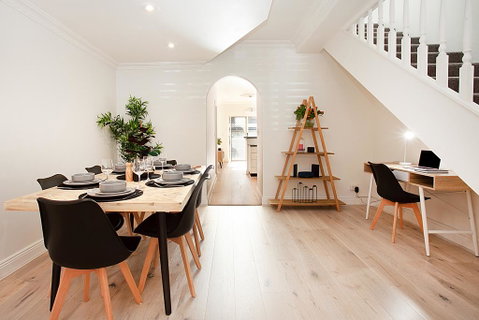 THE RENWICK - Hosted By: L'Abode Accommodation - Accommodation 4U 3
