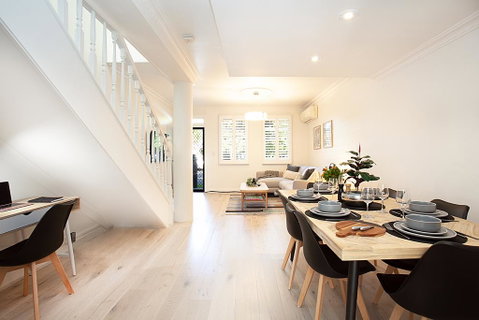 THE RENWICK - Hosted By: L'Abode Accommodation - Accommodation 4U 0