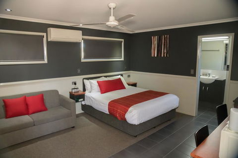 The Rocks Motel - Accommodation 4U 1