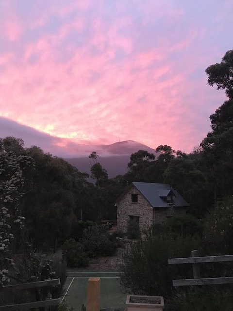 The Stone Cottage (with Tennis Court) - Accommodation 4U 0