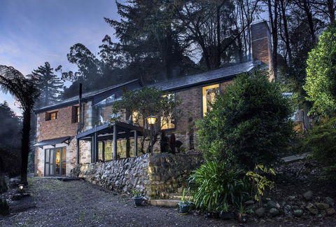 The Stone On The Hill - 3 Bedroom House - Accommodation 4U 0