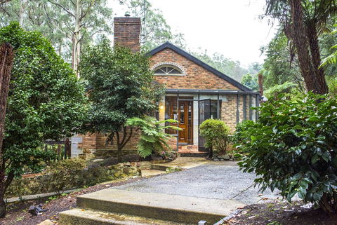 The Stone On The Hill - 3 Bedroom House - Accommodation 4U 1