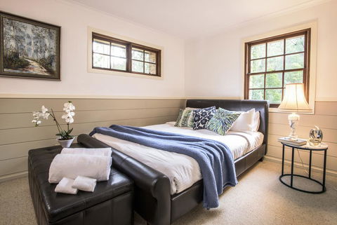 The Stone On The Hill - 3 Bedroom House - Accommodation 4U 3