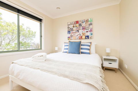 The Tinnock Entertainer Large & Comfy + Wifi - Accommodation 4U 2