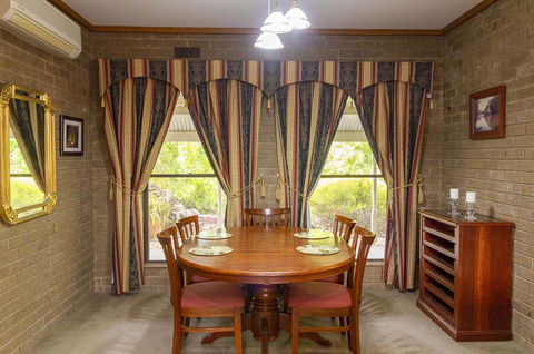 The Townhouse - Accommodation 4U 3