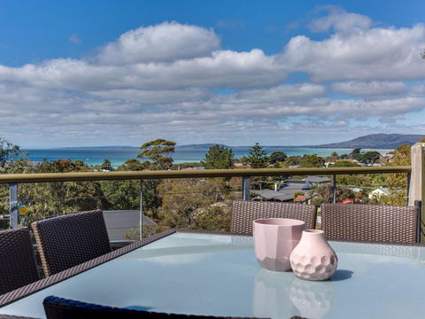 The View - Accommodation 4U 0