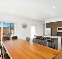 The Wharf House - Budgewoi - Accommodation 4U
