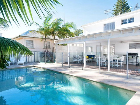 The White House', 25 Tomaree Road - Fantastic House With Pool, Linen FOXTEL & WII-U - Accommodation 4U 0