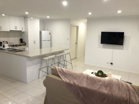 Three Bedroom, Two Bathroom Family Home - Accommodation 4U 1