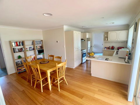 Tidy Home In A Leafy Suburb, Great Location - Accommodation 4U 2