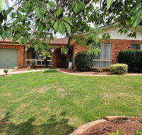 Tidy Home in a Leafy Suburb Great Location - Accommodation 4U
