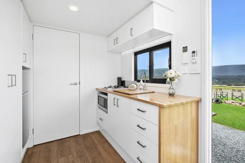 TINY HOME......BIG Views - Accommodation 4U 3