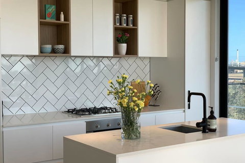 Top Floor Views, Yarraville, 2 Bedroom, 2bathroom - Accommodation 4U 1