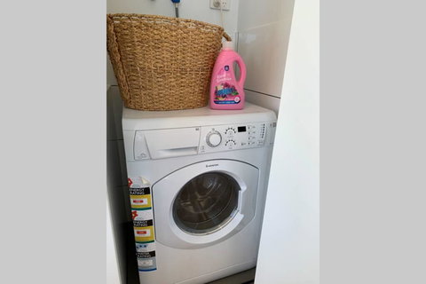 Top Floor Views, Yarraville, 2 Bedroom, 2bathroom - Accommodation 4U 3