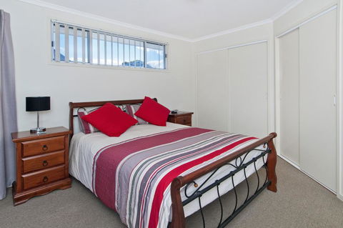 TOPVIEWS - 15Second Av BH - Accommodation 4U 3