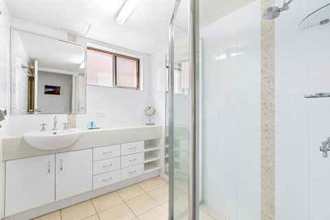 TRADEWINDS 3 - Accommodation 4U 1