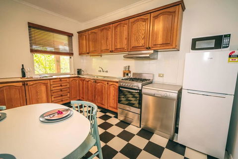 Treasure On Bagot-Free Wifi/Netflix-Close To CBD - Accommodation 4U 3