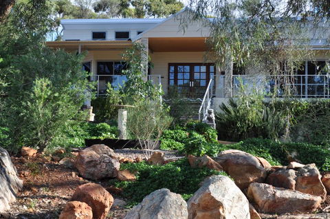 Tree Lodge - Accommodation 4U 0
