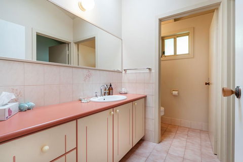 Treeside Retreat - Accommodation 4U 2