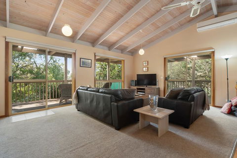 Treeside Retreat - Accommodation 4U 1